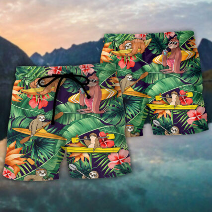 Kayaking Funny Sloth Playing Kayaking Gets Me Wet Tropical Kayaking Lover - Beach Short