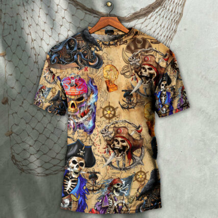 Skull Pirate Hunting Treasure Map - Round Neck T-shirt - Owl Ohh - Owl Ohh