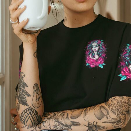 JUST A WOMAN WHO LOVES SKULLS AND HAS TATTOOS ALL OVER PRINT - YHDU0604232