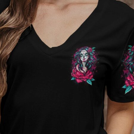 JUST A WOMAN WHO LOVES SKULLS AND HAS TATTOOS ALL OVER PRINT - YHDU0604232