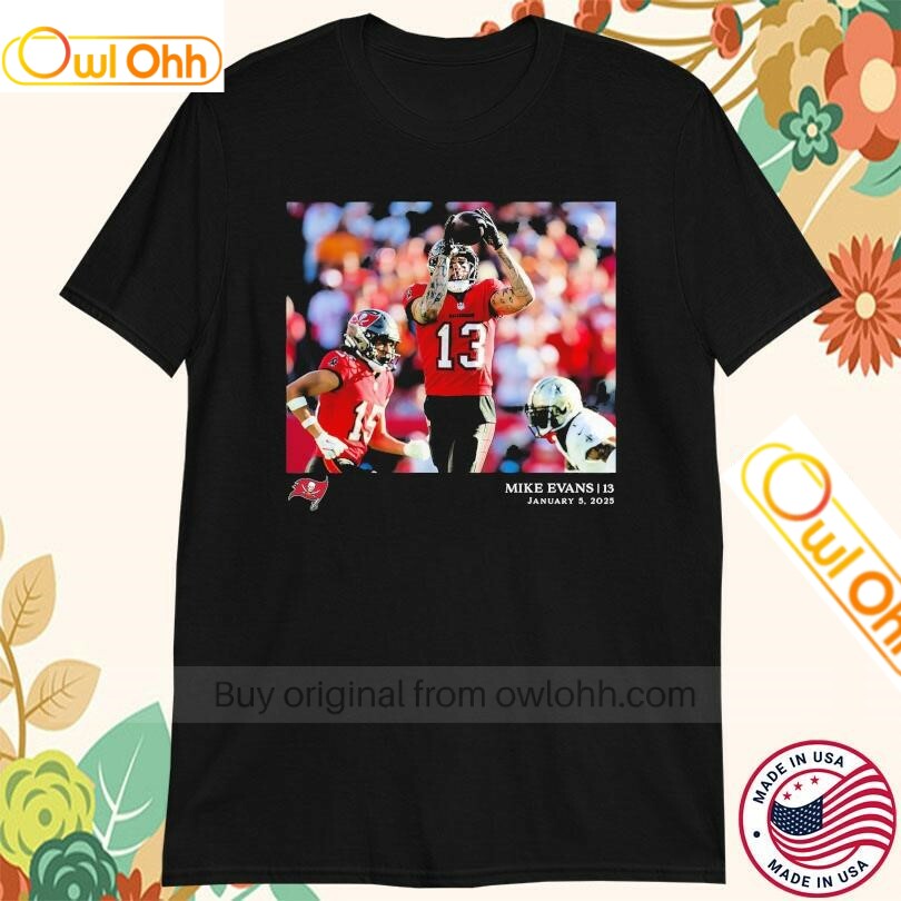 Official Mike Evans 13 2025 Tampa Bay Buccaneers NFL Flash Features Week 18 T-Shirt, Hoodie, Sweatshirt, Tank Top For Men Women Kid
